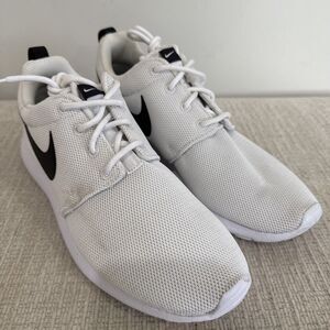 New Nike Womens Roshe One 844994-101 White Running Shoes Women's Size 7.5